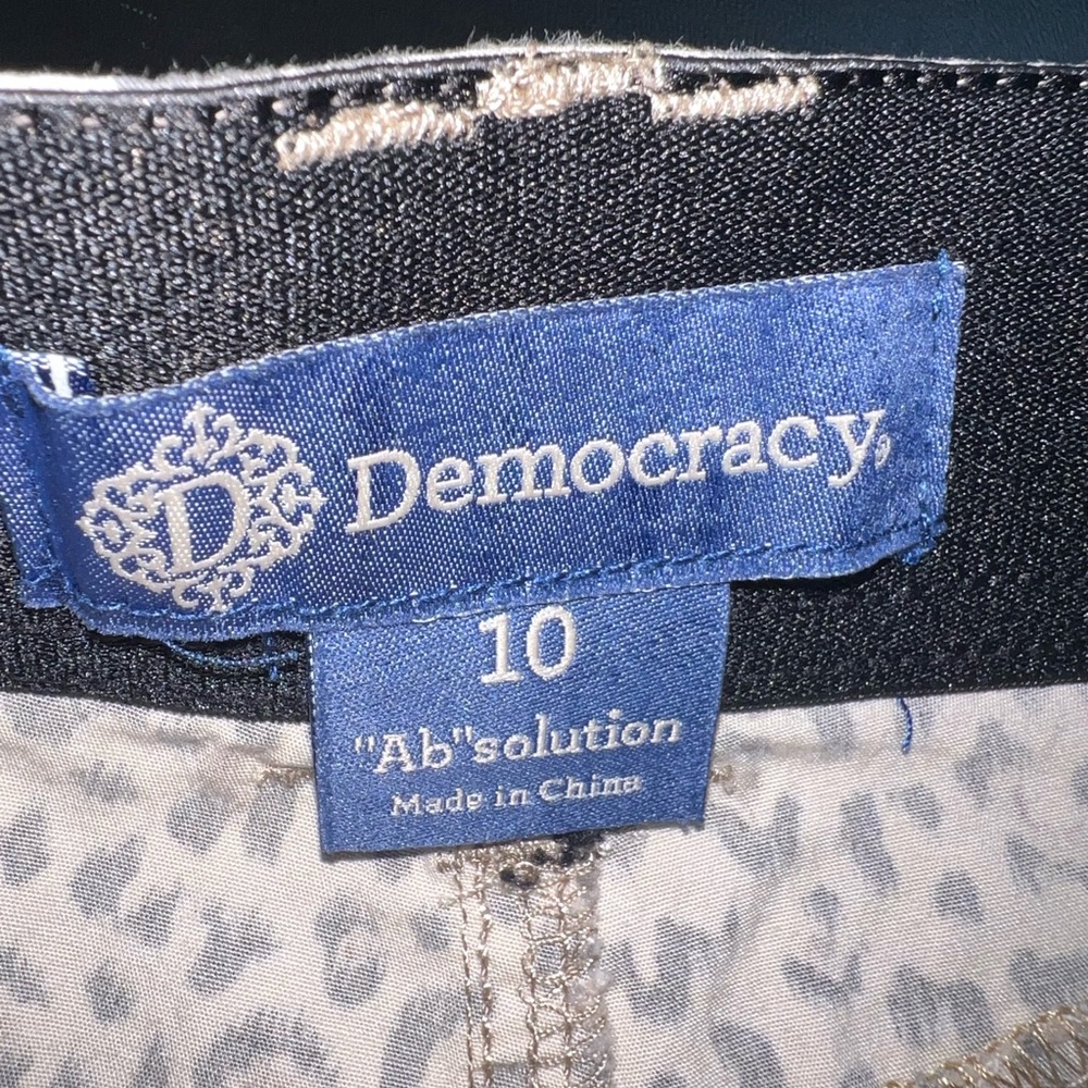 Democracy 'Ab' Solutions High Waisted Cuffed Leopard Print Shorts Size 10 EUC - Picture 8 of 12